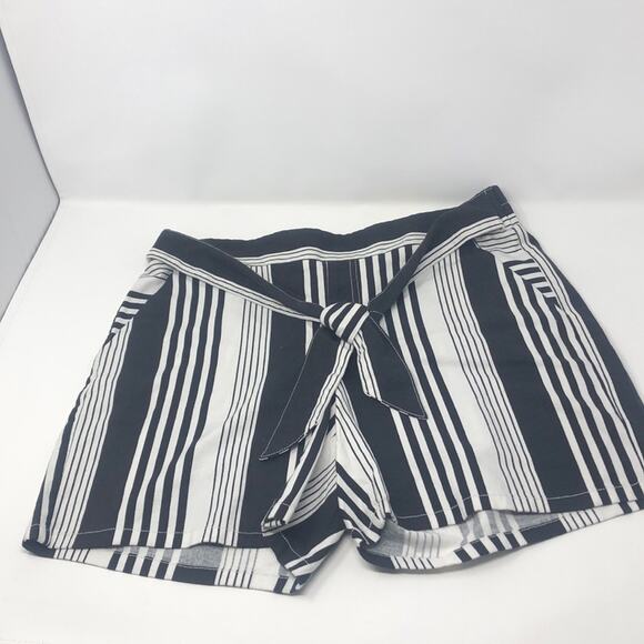 New! Macy’s Inc. linen blend striped shorts women's M - Picture 1 of 15